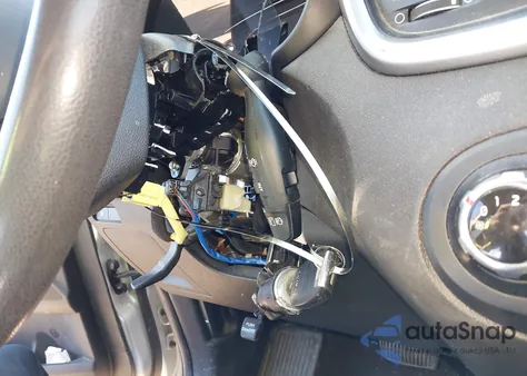 2018 Kia Sorento 2.4L L z USA, uszkodzony, nr VIN 5XYPG4A31JG423711